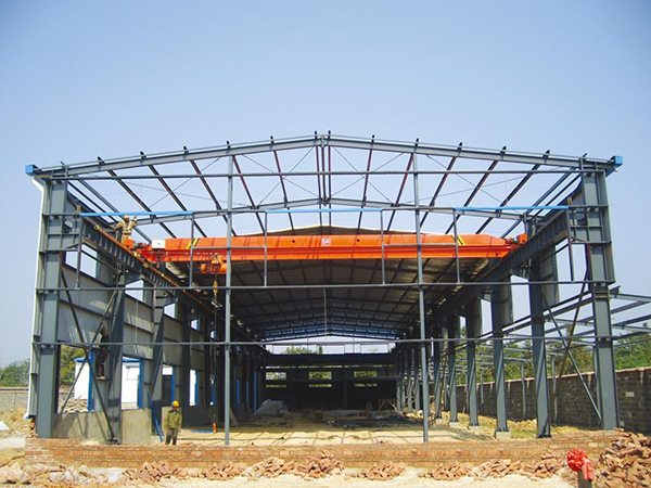 Steel structure workshop with crane